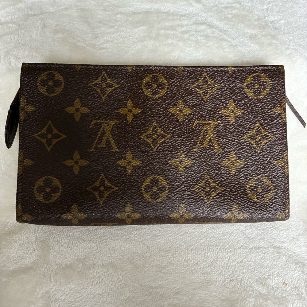 Rare Authentic Louis Vuitton Vintage Monogram Canvas Toiletry Pouch Date 1983 View 3